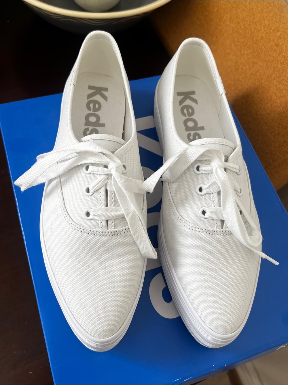 Brand New Keds White Canvas Low-Top Pointed Toe Platform Sneakers size 9